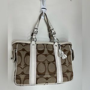 Coach Gallery 6234 Tan Brown
Jacquard Tote Shoulder Bag Turnlocks
White Trim